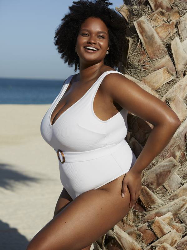Curvy Model Bademode